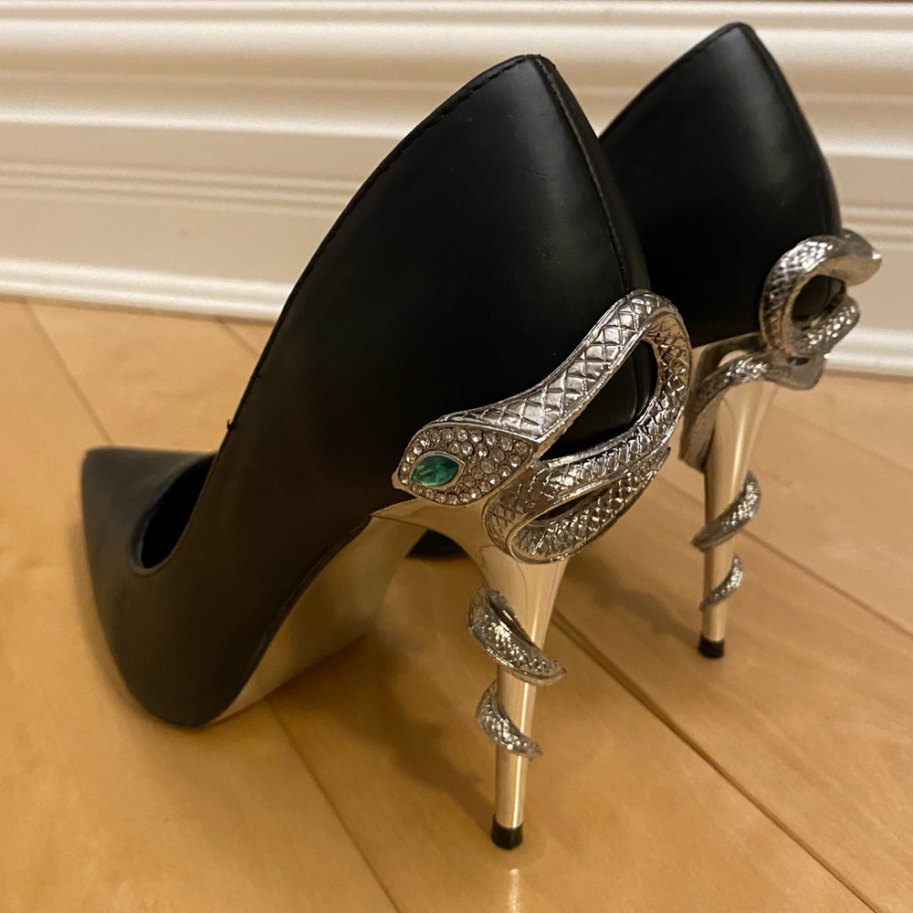 Snake Black and Silver Leather Heels